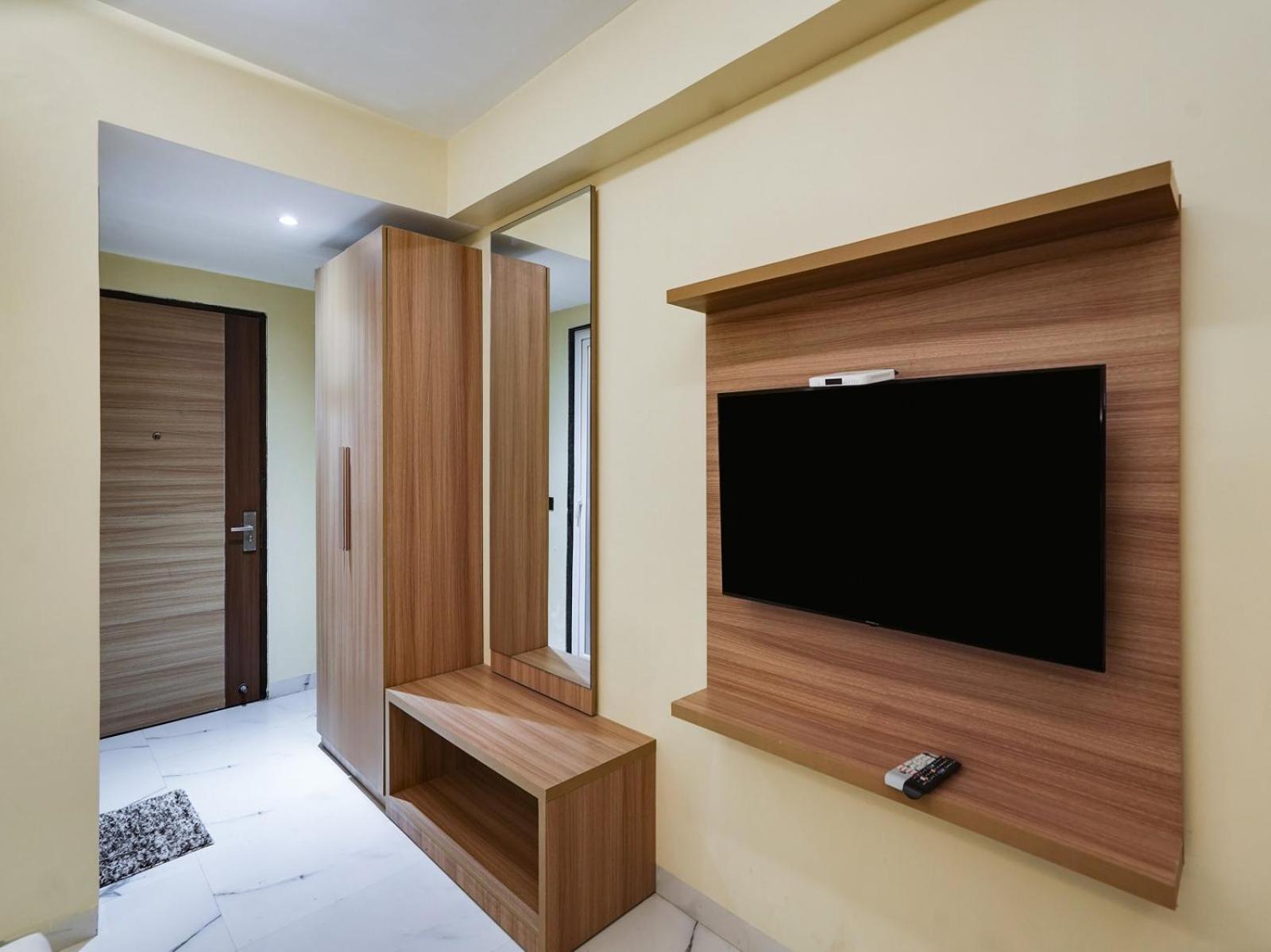 Hotel Grand Sun Plaza Embassy And Airport Drop New Delhi